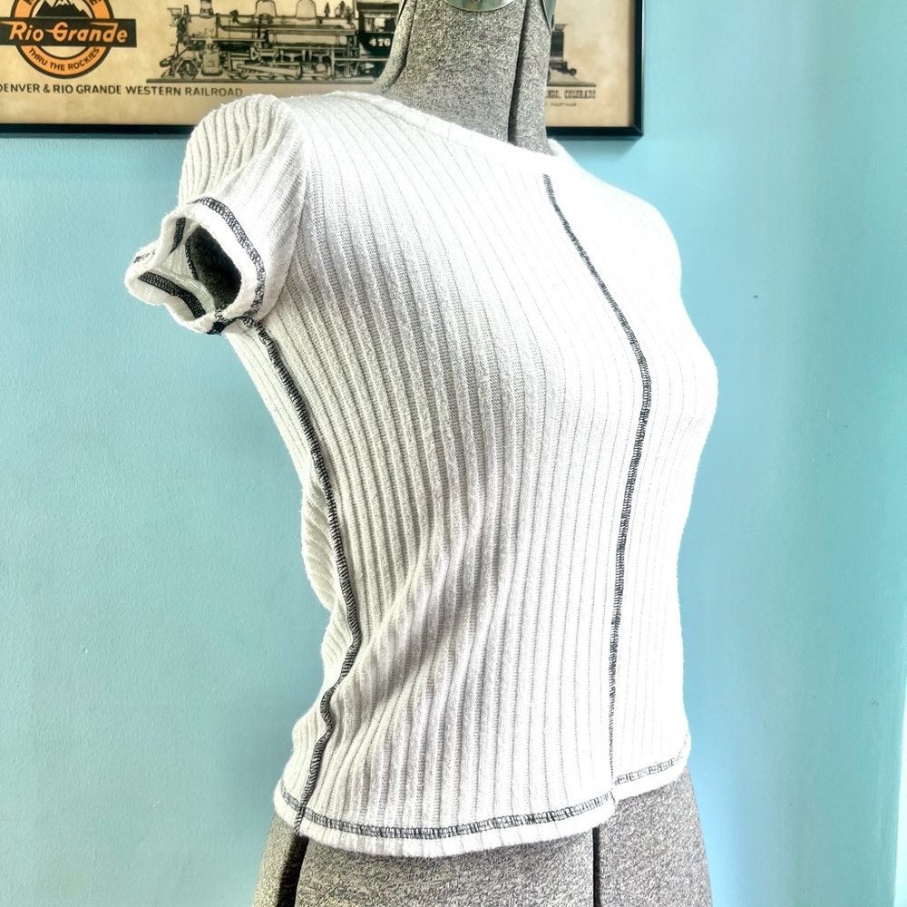 Wilfred Free White Ribbed Short Sleeve Top with Black Contrast Stitching